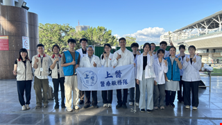 針灸科主任李育臣/總醫師李佩璇 中醫學系「上醫醫療服務隊」現身車站關懷無家者
